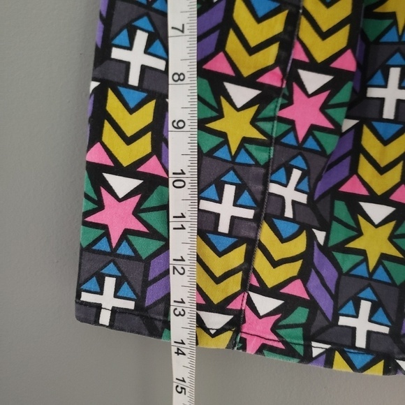 Divided mini skirt size 6. - Picture 4 of 7